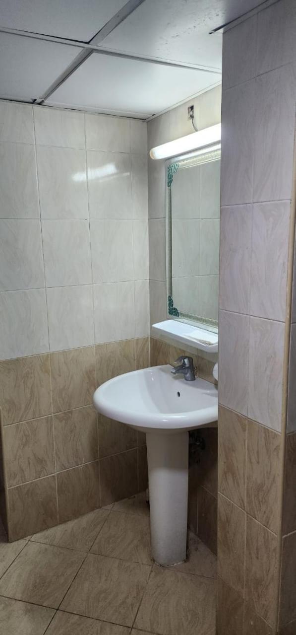 Sharing Motel Rooms Abu Dhabi Exterior foto